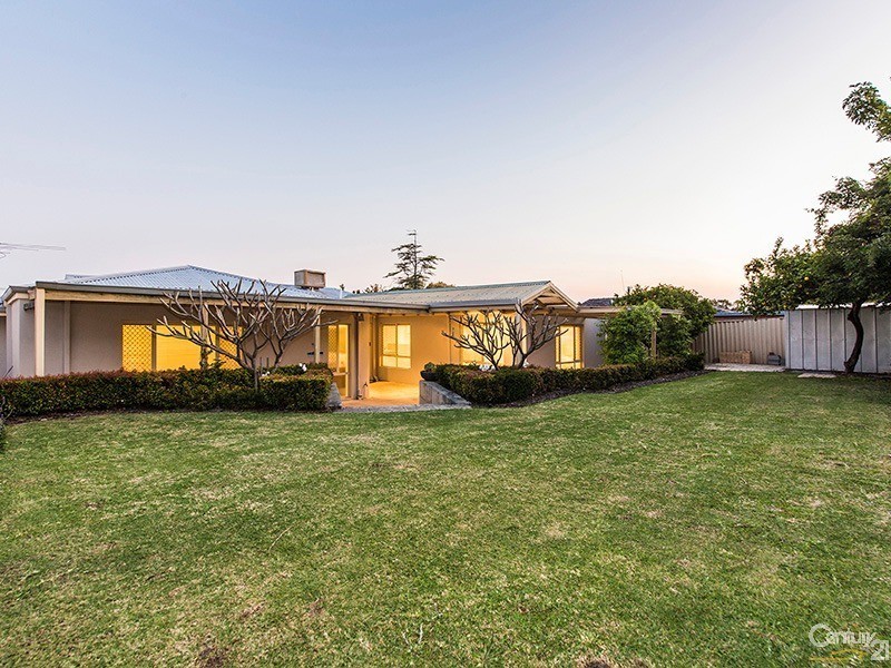 8 Rochester Way, Dianella WA 6059