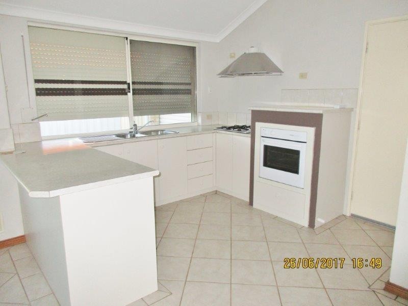 6 Pyrenees Court, Caversham WA 6055