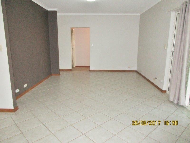 6 Pyrenees Court, Caversham WA 6055