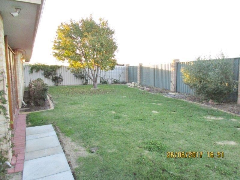 6 Pyrenees Court, Caversham WA 6055