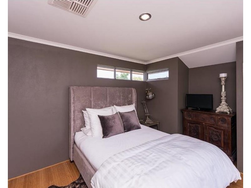 33 Hayes Avenue, Yokine WA 6060
