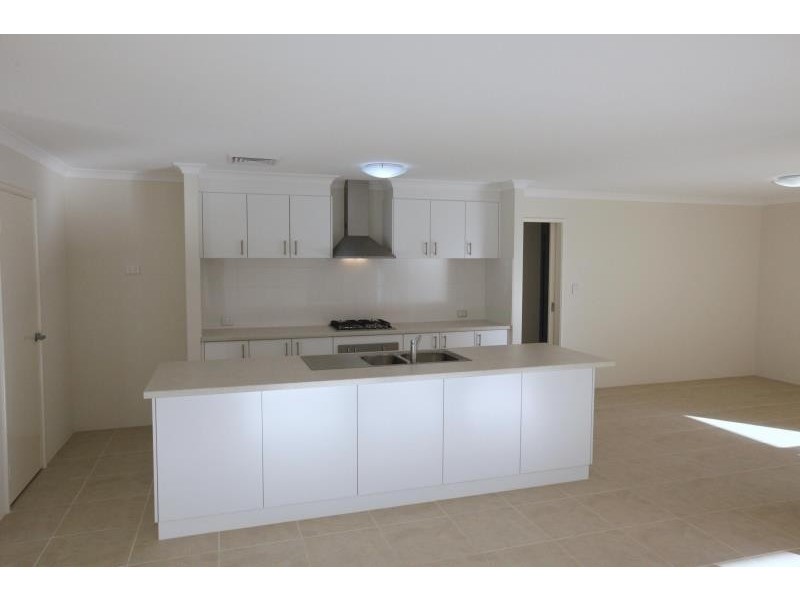 36 Benalla Drive, Harrisdale WA 6112