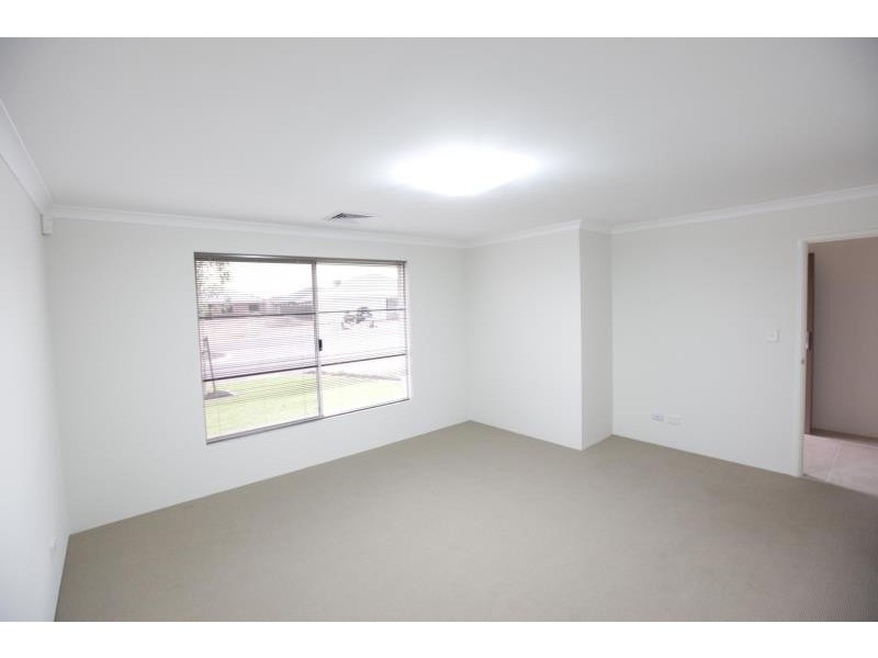 36 Benalla Drive, Harrisdale WA 6112