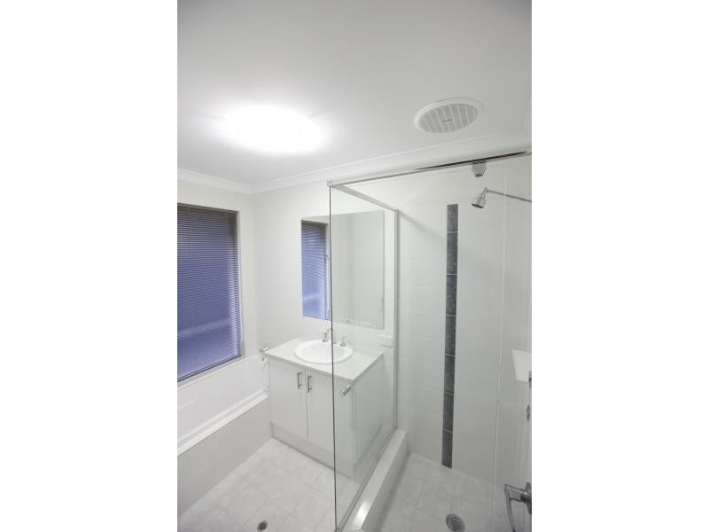 36 Benalla Drive, Harrisdale WA 6112