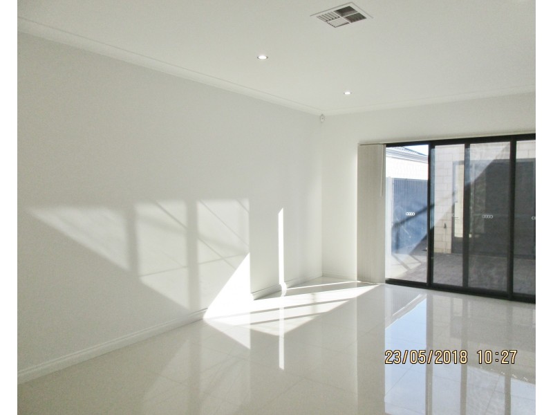 2/4 Flecker Promenade, Aveley WA 6069