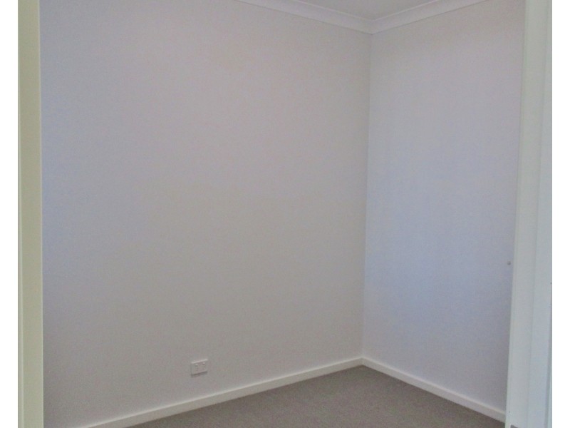 2/4 Flecker Promenade, Aveley WA 6069