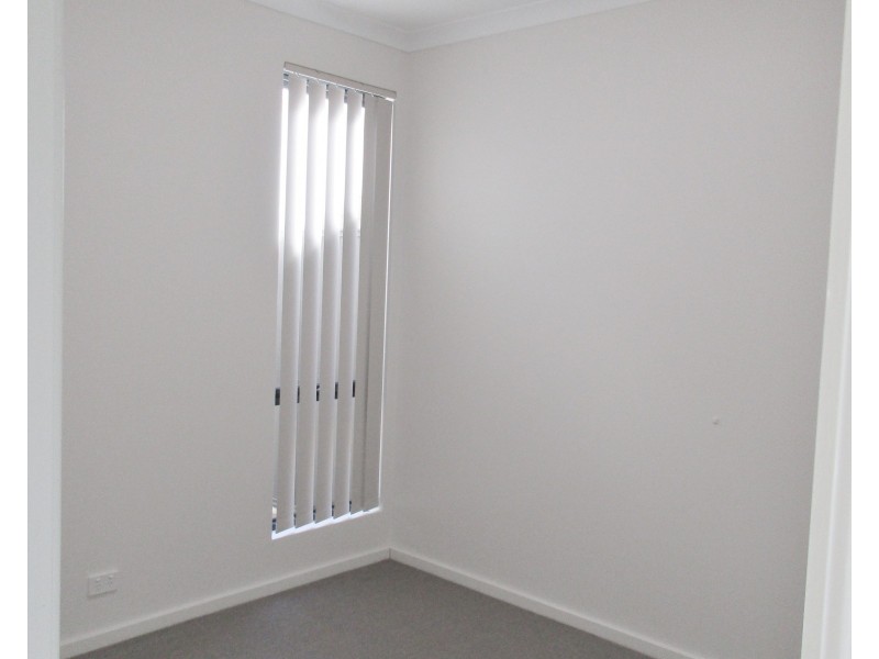 2/4 Flecker Promenade, Aveley WA 6069