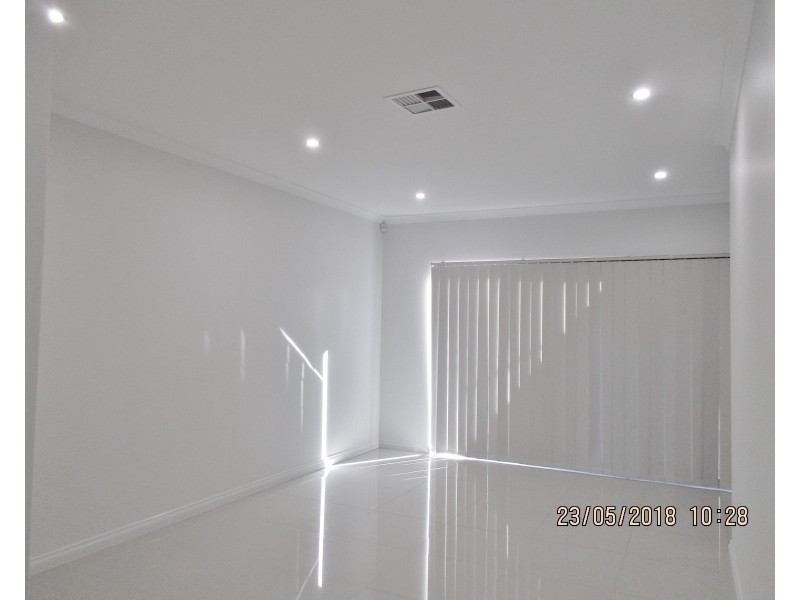 2/4 Flecker Promenade, Aveley WA 6069