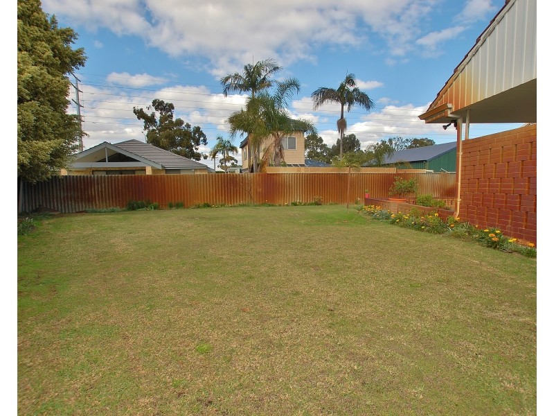 139 Howes Crescent, Dianella WA 6059