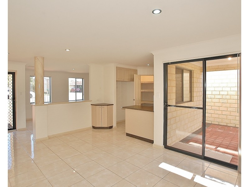 1/4 Havenvale Crescent, Dianella WA 6059