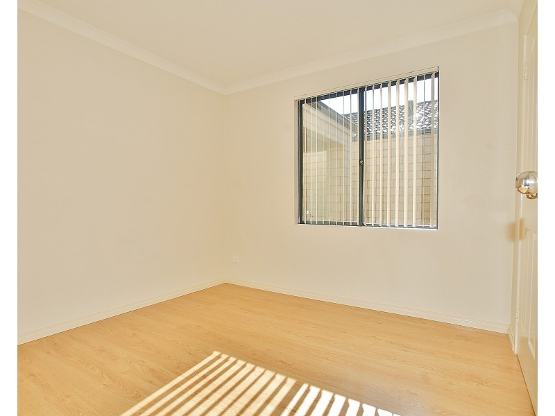 1/4 Havenvale Crescent, Dianella WA 6059