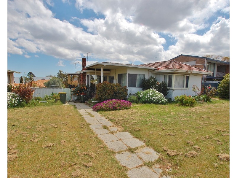 135 Hayes Avenue, Dianella WA 6059