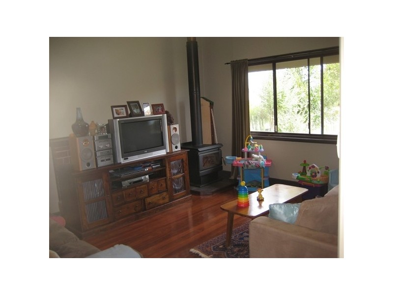 11 Grieves Street, Harvey WA 6220