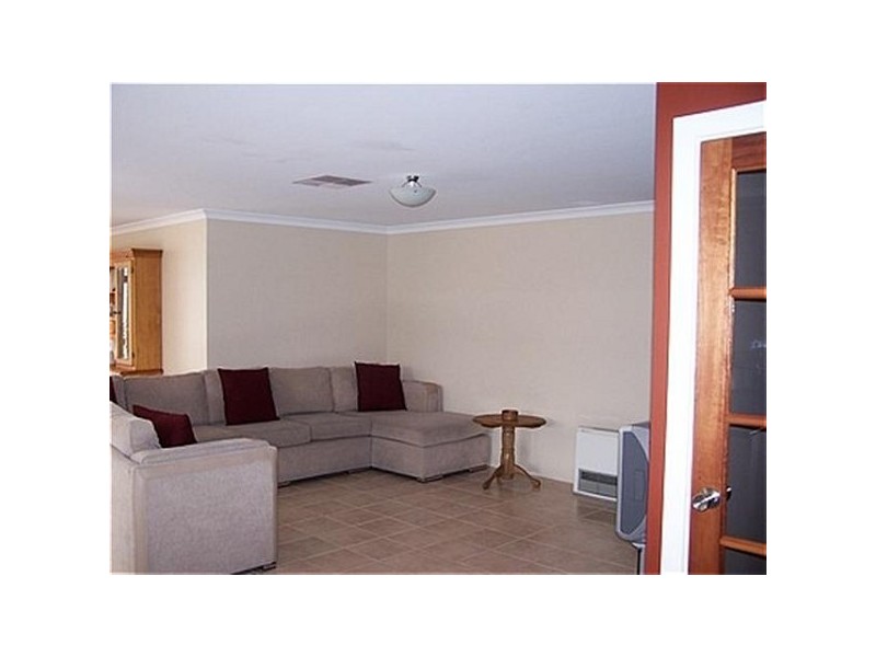 6 Minjah Circuit, Carramar WA 6031