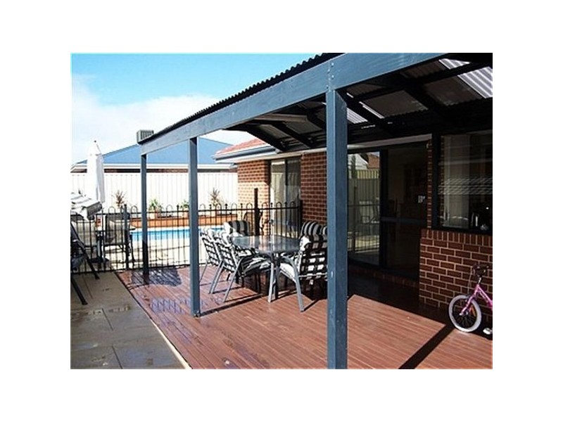 6 Minjah Circuit, Carramar WA 6031