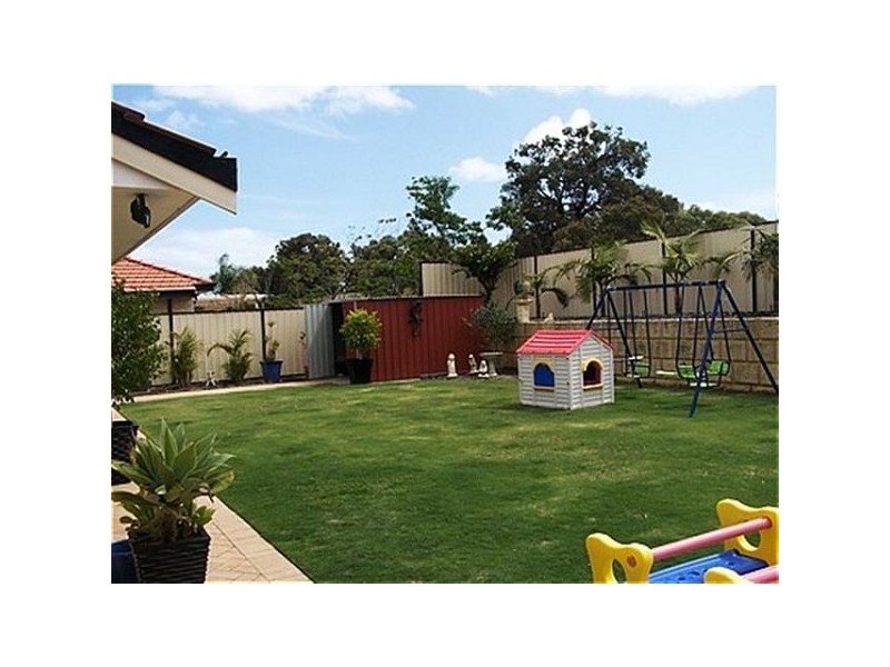 12 Kerlin Way, Carramar WA 6031