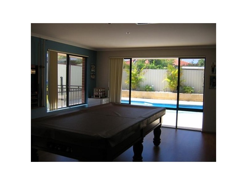 90 Golf Links Drive, Carramar WA 6031