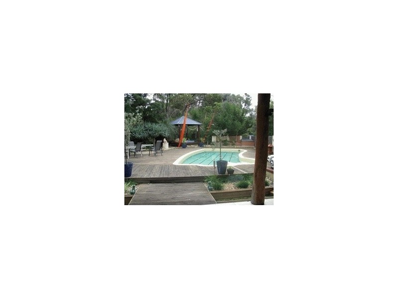 93 Bushland Retreat, Carramar WA 6031