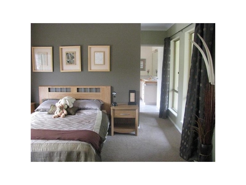 93 Bushland Retreat, Carramar WA 6031