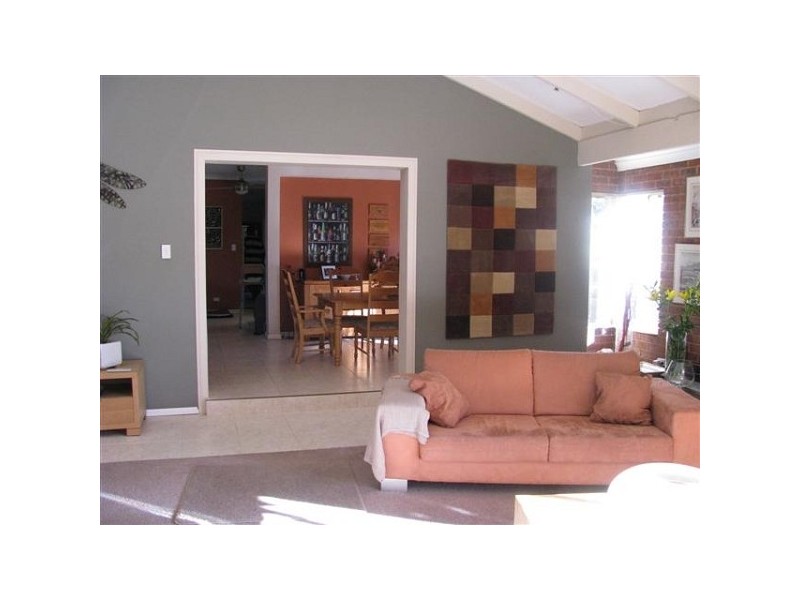 93 Bushland Retreat, Carramar WA 6031