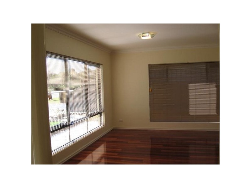 110 Golf Links Drive, Carramar WA 6031