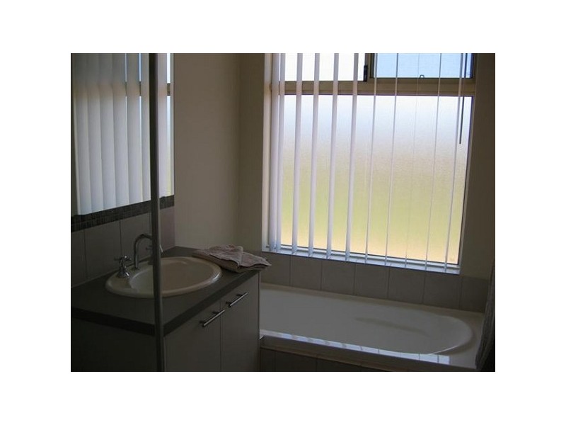 1 Strowan Pass, Carramar WA 6031