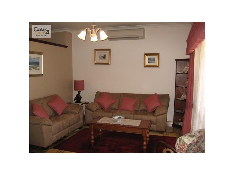 8 Nadine Place, Woodvale WA 6026