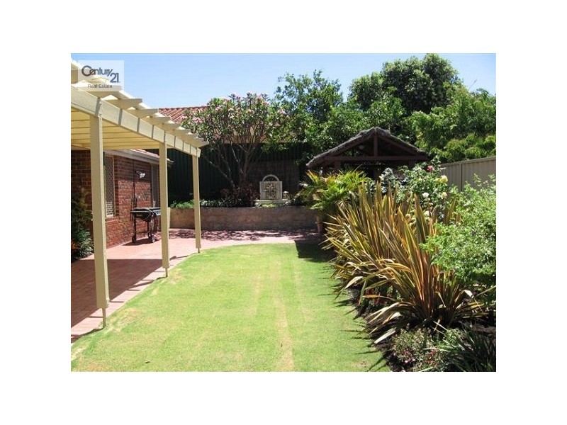 8 Nadine Place, Woodvale WA 6026