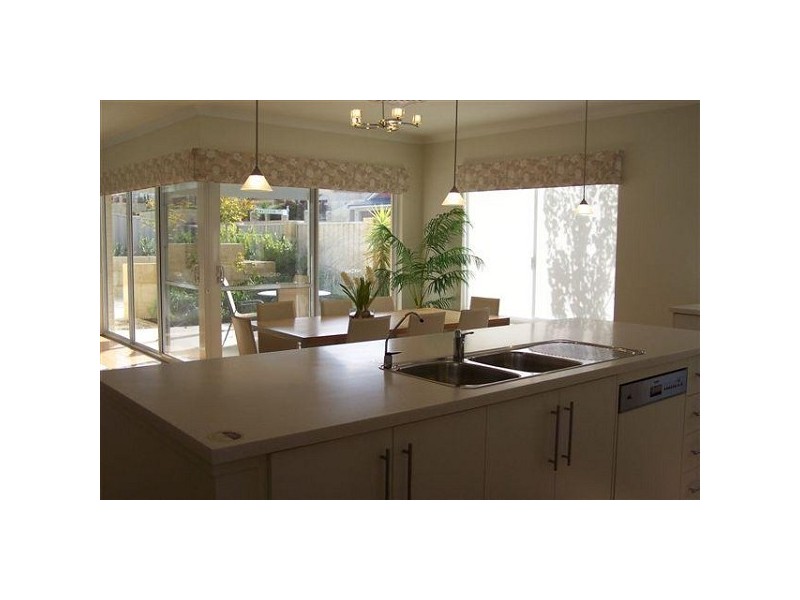 5 Cockleshell Brace, Jindalee WA 6036