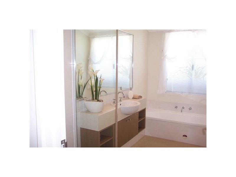 5 Cockleshell Brace, Jindalee WA 6036