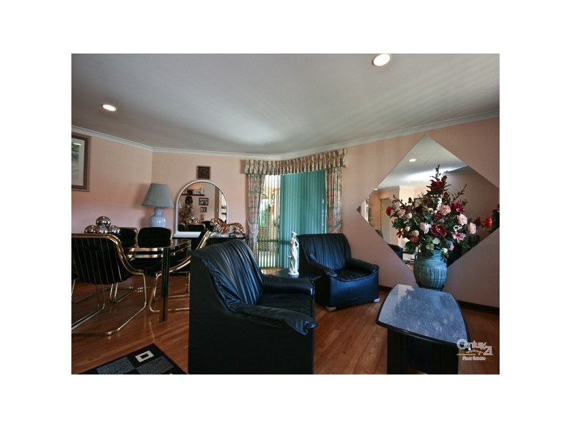 11 Cadoux Loop, Hocking WA 6065