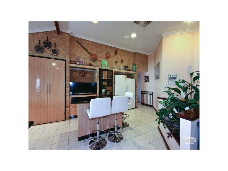 11 Cadoux Loop, Hocking WA 6065