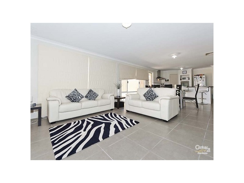 9 Duyfken Road, Jindalee WA 6036