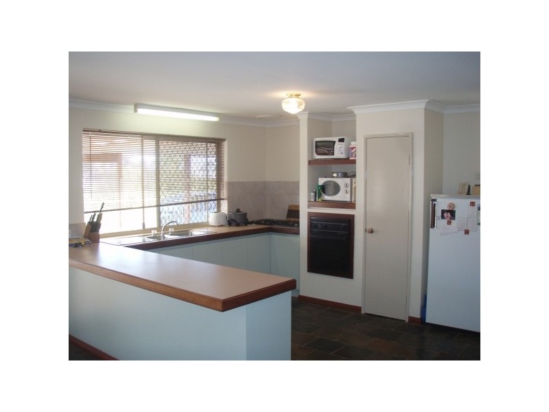 8 Amulla Court, Halls Head WA 6210