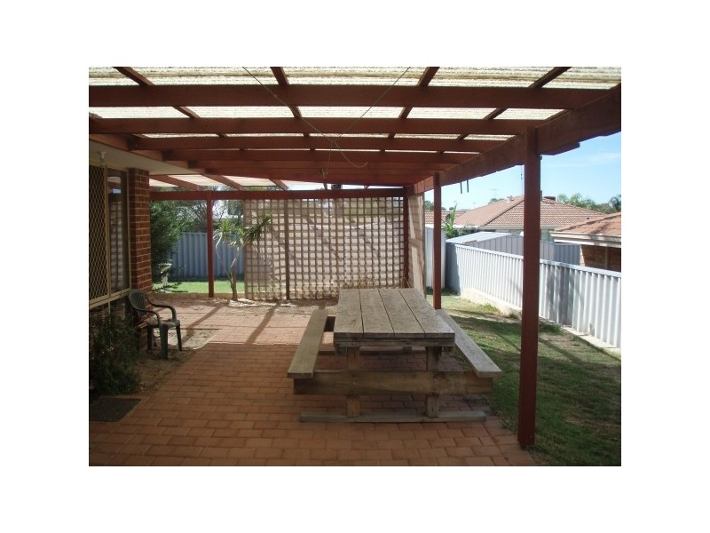 8 Amulla Court, Halls Head WA 6210