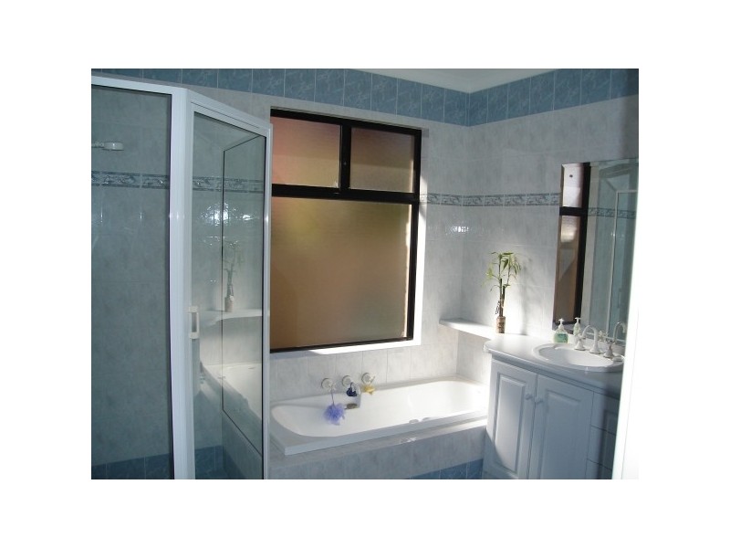 4 Monroe Retreat, Meadow Springs WA 6210