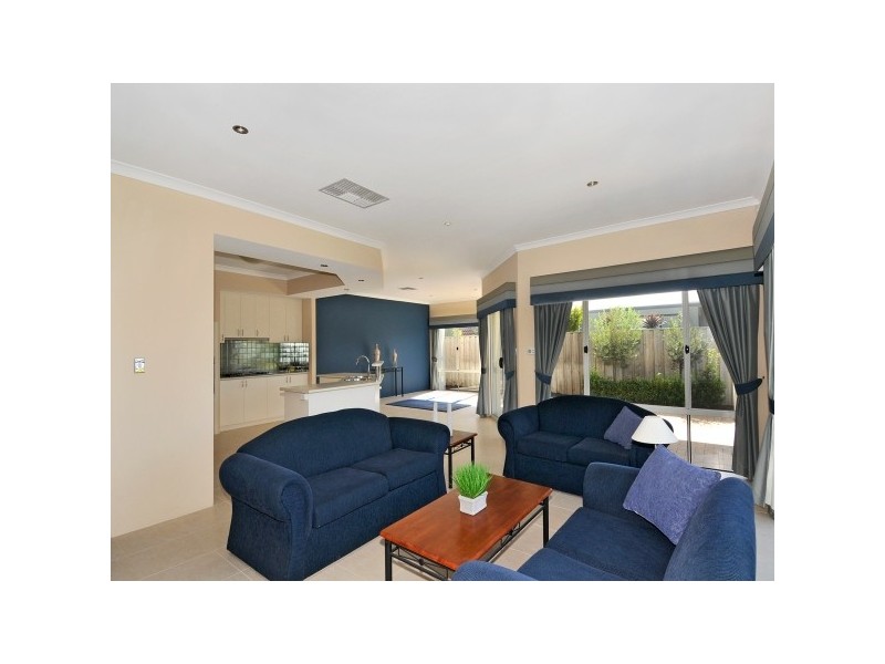 5 Dalona Parkway, Lakelands WA 6210