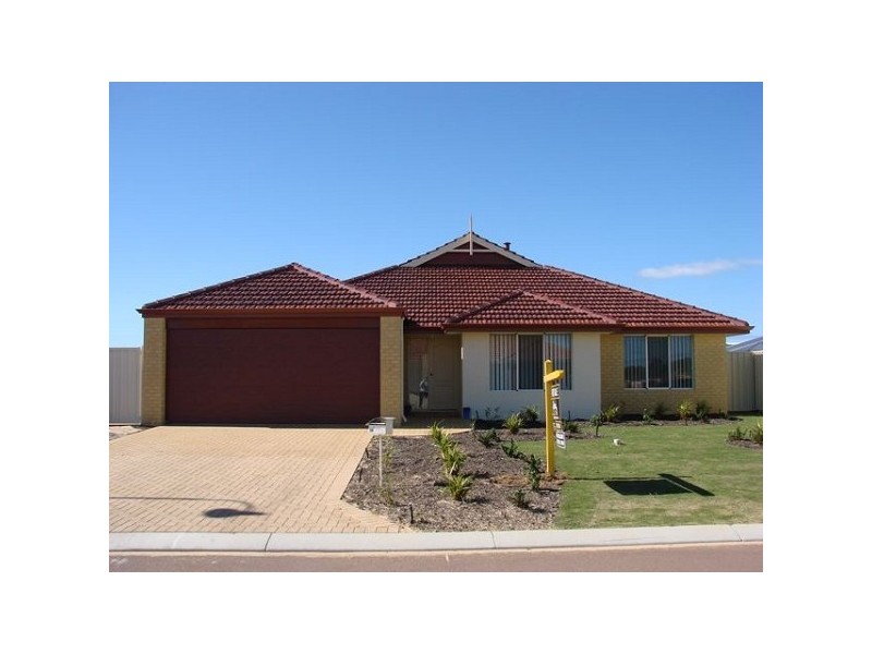 14 Arlette Pass, Lakelands WA 6210