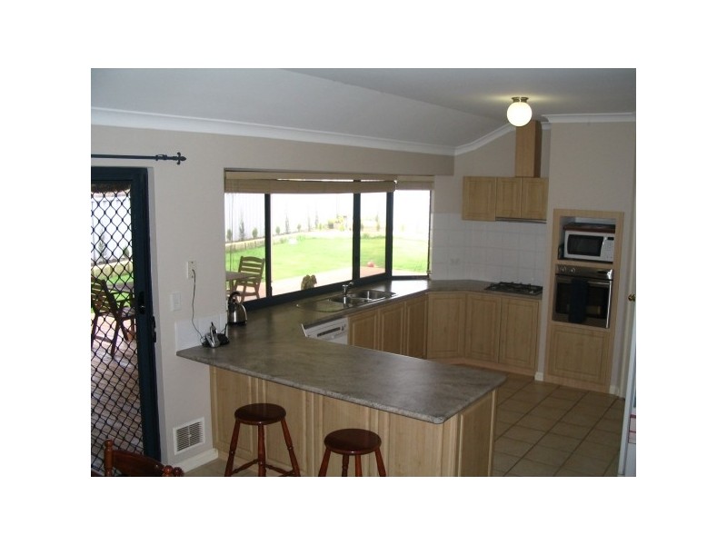 1 Magnolia Rise, Halls Head WA 6210