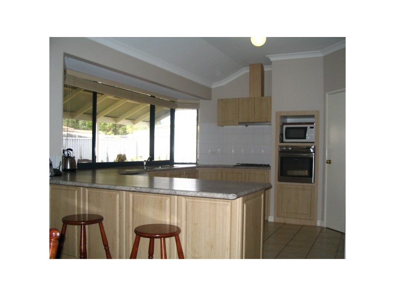 1 Magnolia Rise, Halls Head WA 6210