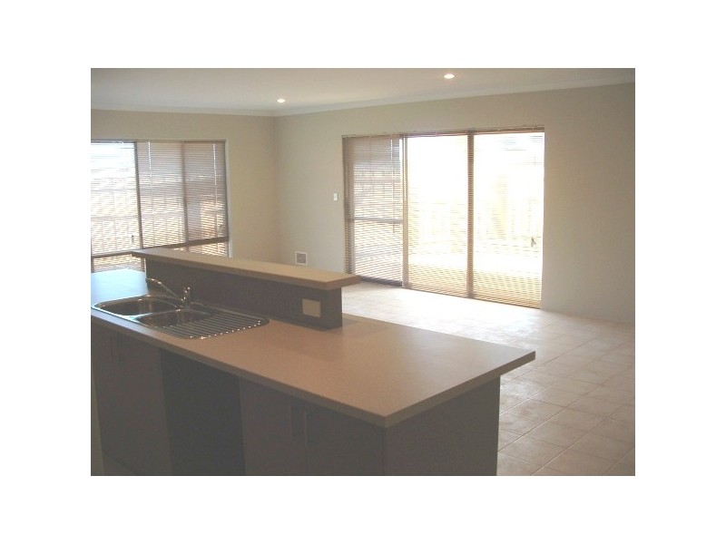 80 Carissa Turn, Halls Head WA 6210