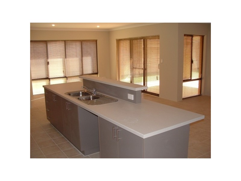 10 Orania Pass, Halls Head WA 6210