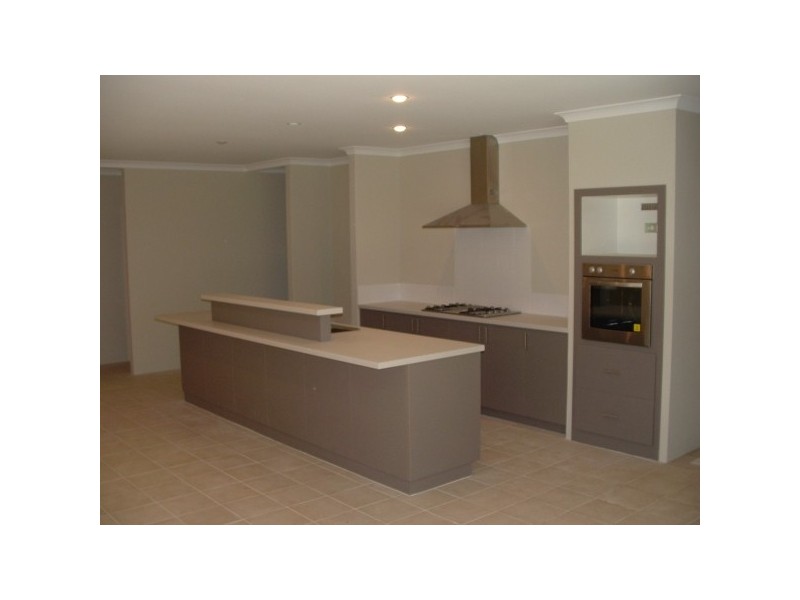 10 Orania Pass, Halls Head WA 6210