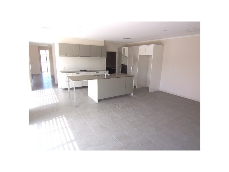 5 Malone Loop, Meadow Springs WA 6210