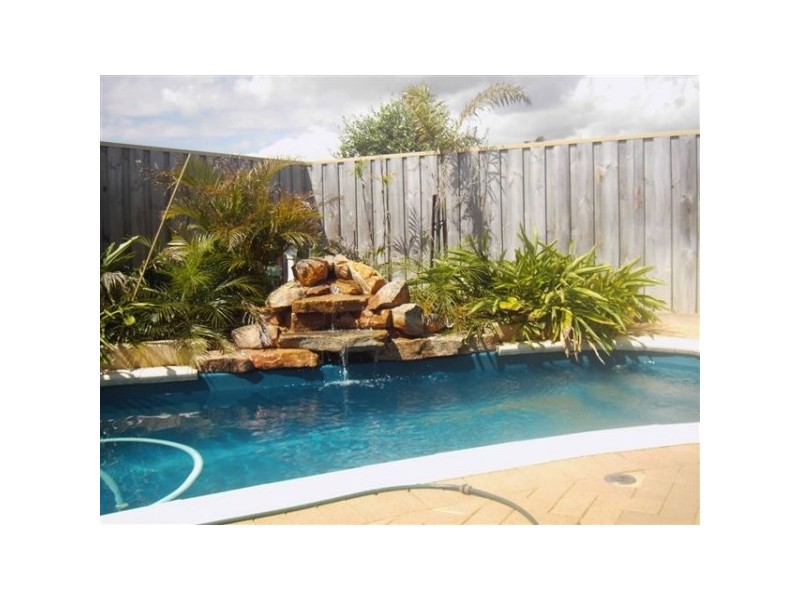 6 Dalona Parkway, Lakelands WA 6210