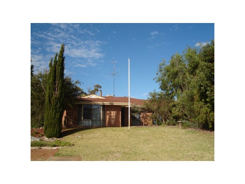 8 Matlock Place, Dudley Park WA 6210