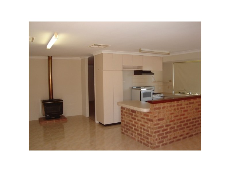 8 Matlock Place, Dudley Park WA 6210