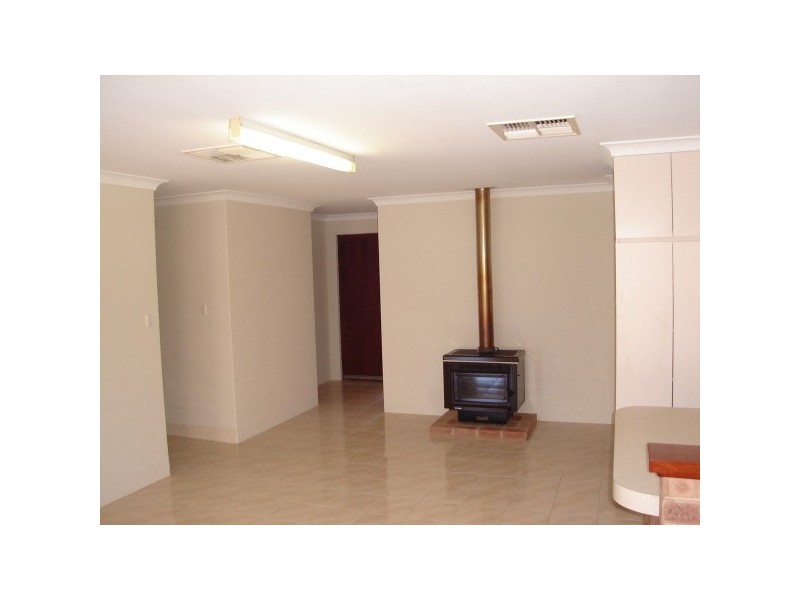 8 Matlock Place, Dudley Park WA 6210