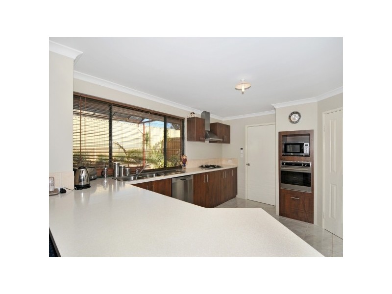 10 Bookara View, Lakelands WA 6210