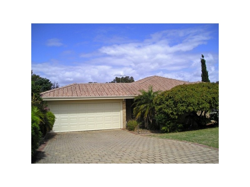 4 Muntries Place, Halls Head WA 6210